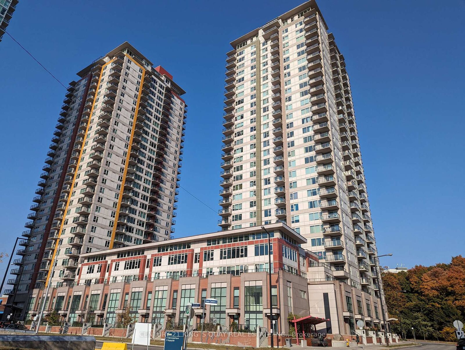 Property Photo: 25 Town Centre Court 3006 ON M1P 0B4