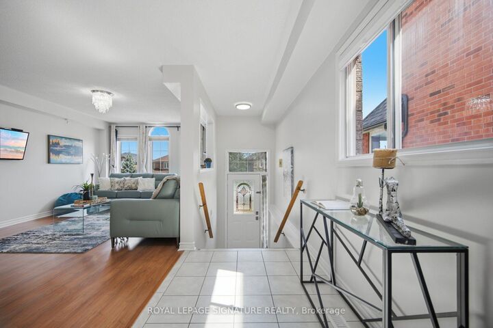 Property Photo: 459 Wildgrass Road ON L5B 4H5