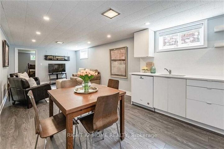 Property Photo: 118 Briarwood Crescent ON L9C 4C4