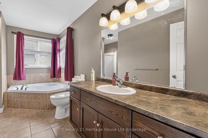 Property Photo:  644 Hummingbird Crescent  ON N4T 0B3 