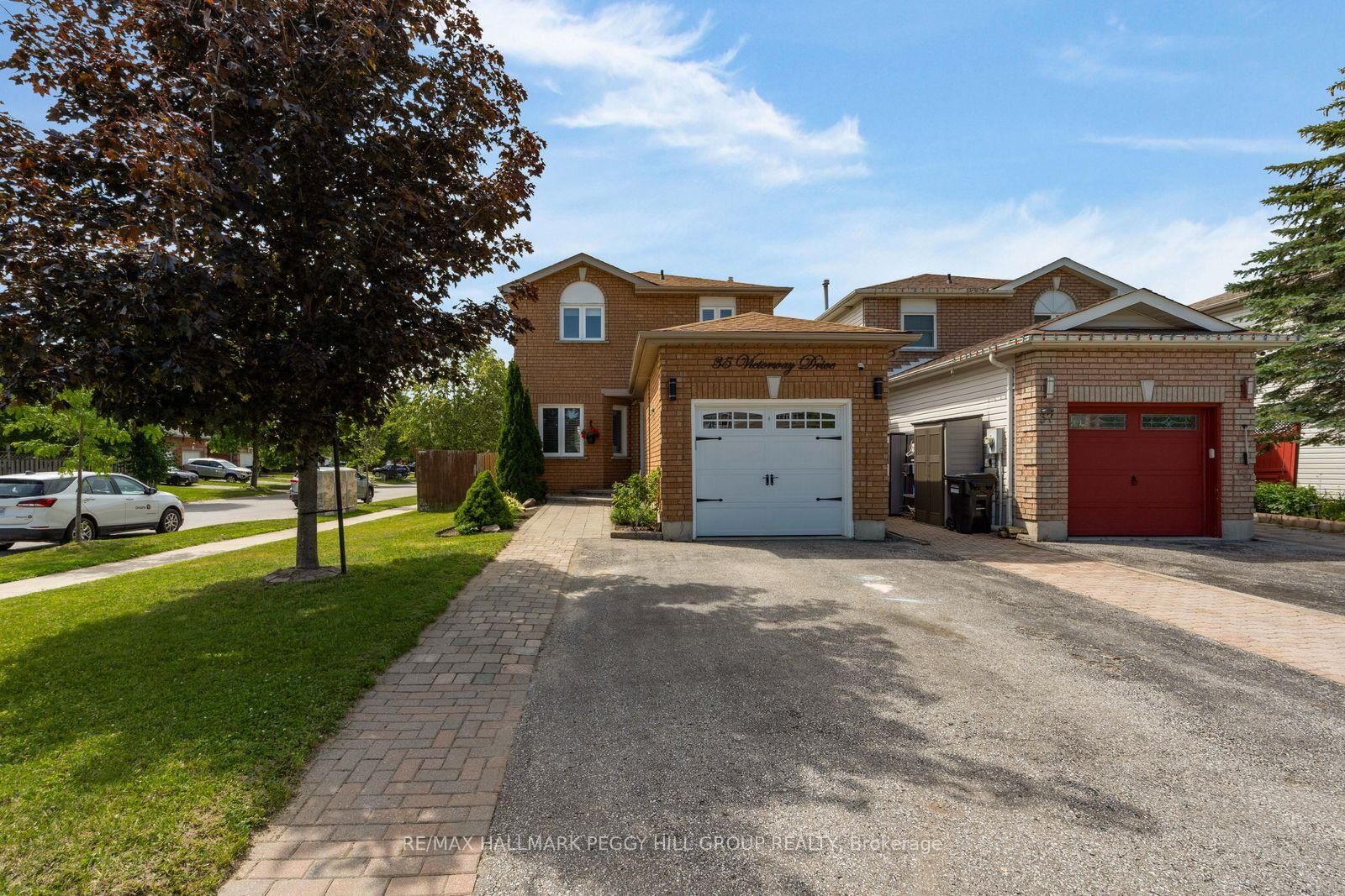 Property Photo:  35 Victorway Drive  ON L4N 9L3 