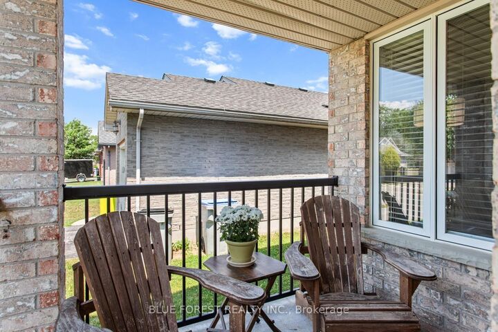 Property Photo:  51 Hickory Boulevard W  ON N7G 4E9 