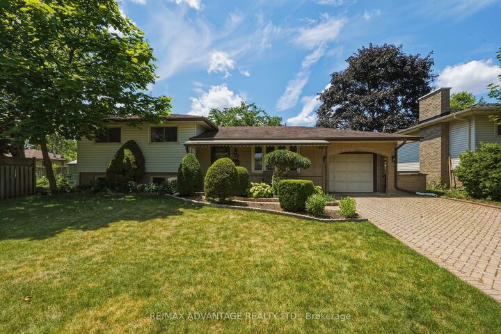 120 Champlain Crescent — photo 1
