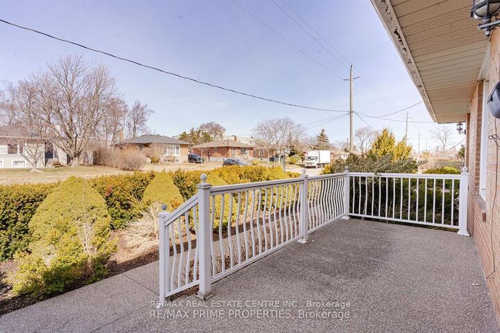 Property Photo: 492 Pinegrove Road ON L6K 2C3