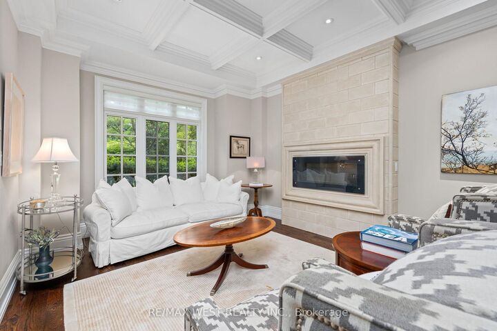 Property Photo: 92 Pinetree Way ON L5G 2R1