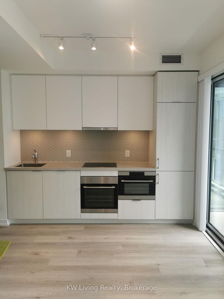 Property Photo:  158 Front Street E 821  ON M5A 0K9 