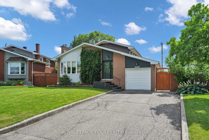 Property Photo:  2250 Urbandale Drive  ON K1G 3G6 