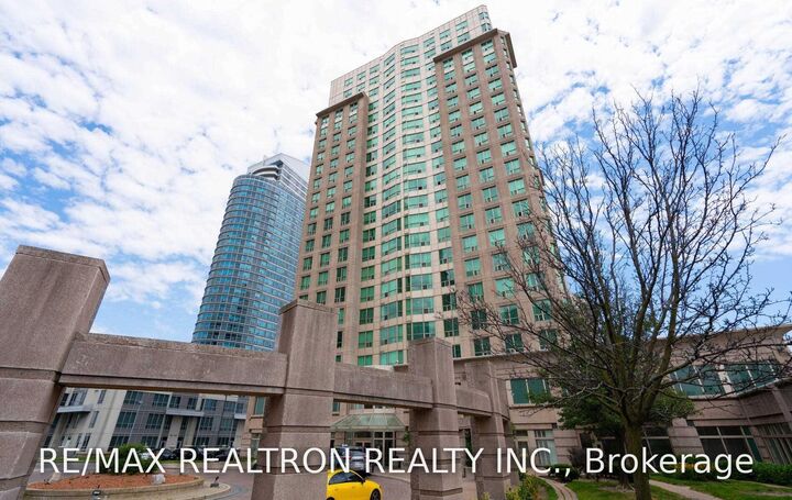 Property Photo:  8 Lee Centre Drive 910  ON M1H 3H8 
