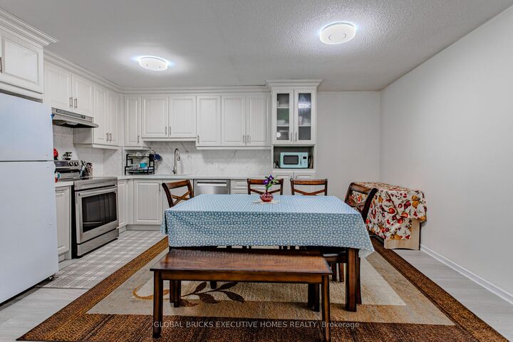 Property Photo:  1275 Cornerbrook Place 102  ON L5C 3J3 