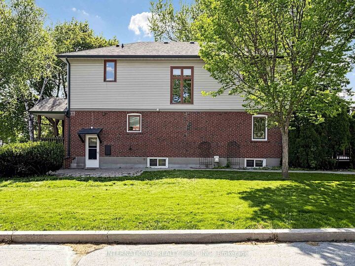 Property Photo: 200 Burndale Avenue ON M2N 1T3