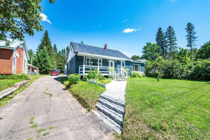 Property Photo:  32560 Highway Highway  ON K0J 1P0 