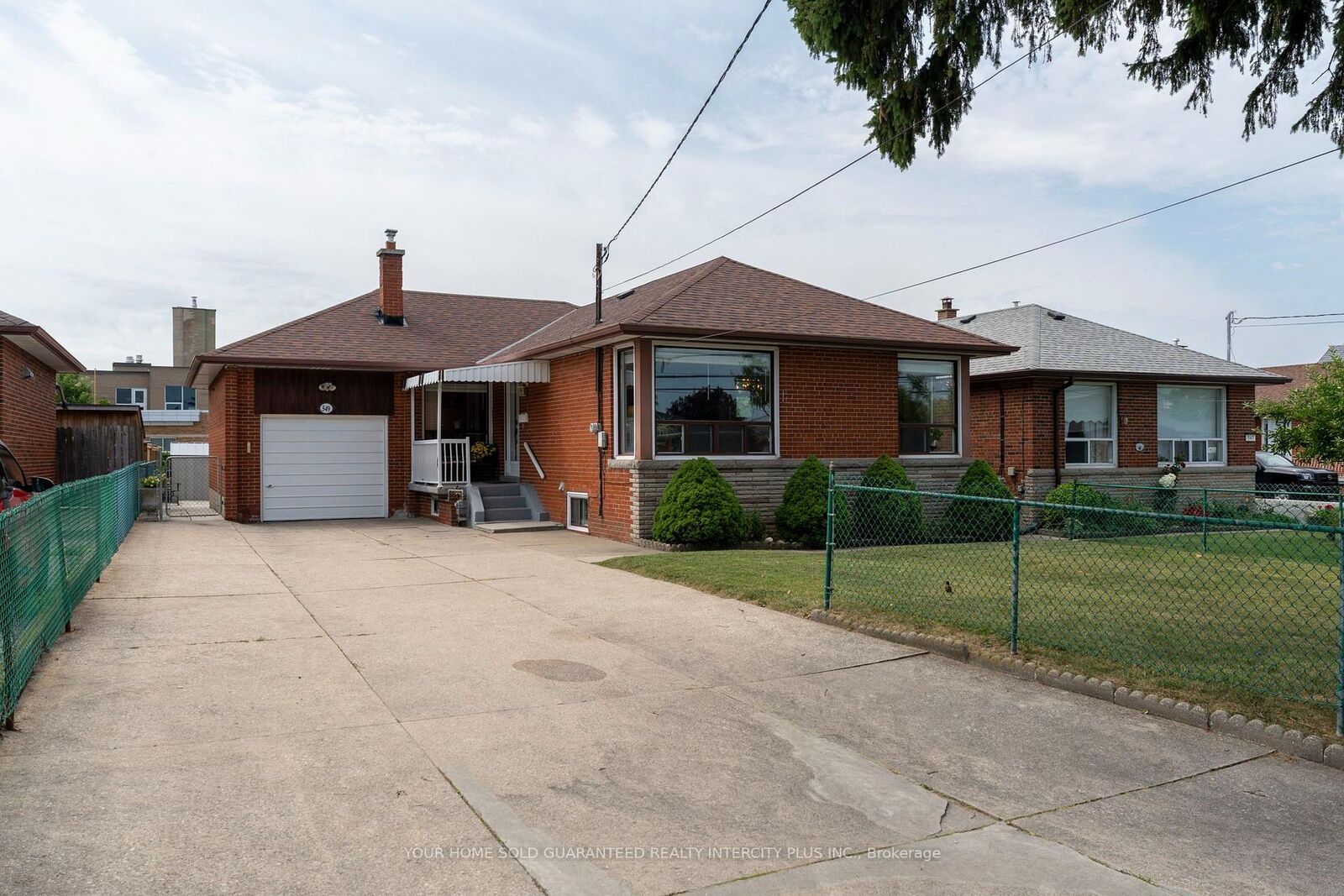Property Photo:  549 Rustic Road  ON M6L 1X8 