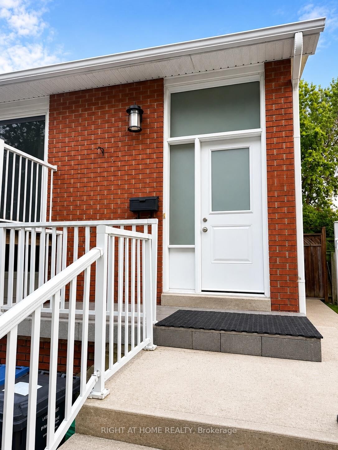 Property Photo:  7154 Fayette Circle Upper  ON L5N 1Y6 