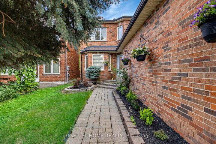 4345 Romfield Crescent — photo 1