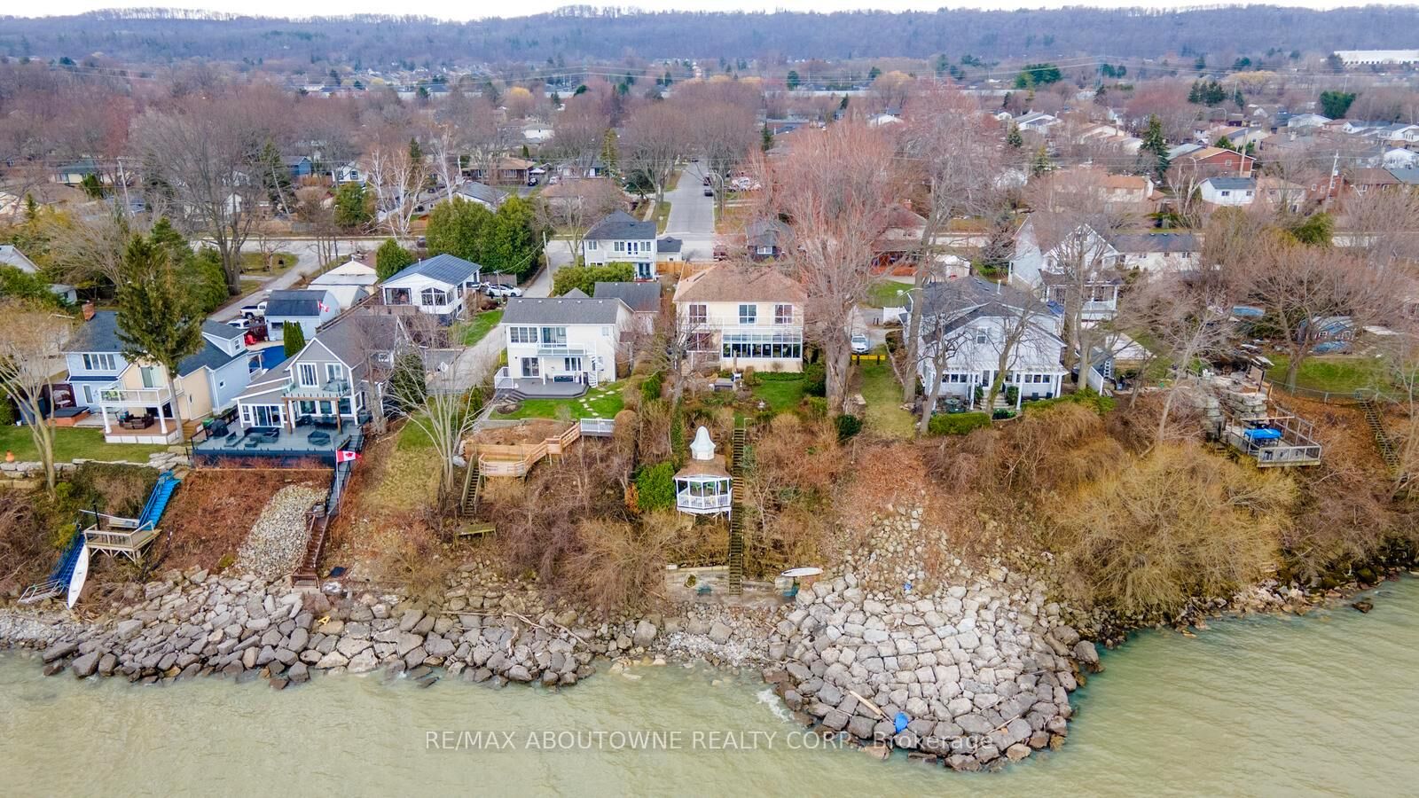 Property Photo: 1 Twelfth Street ON L3M 2V6