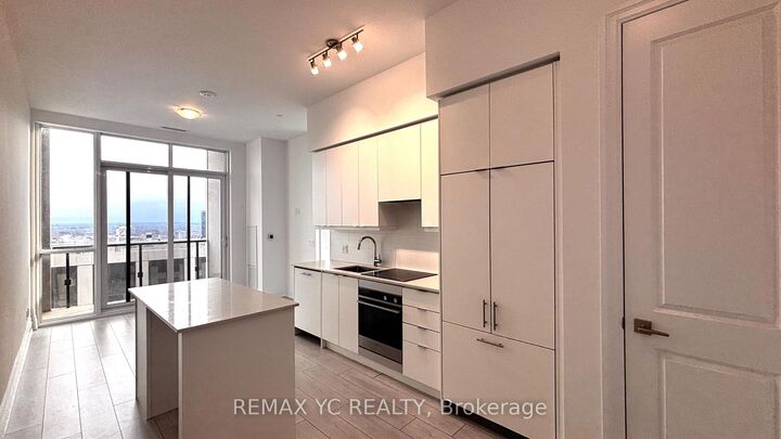 Property Photo: 30 Elm Drive Ph06 ON L5B 0N6