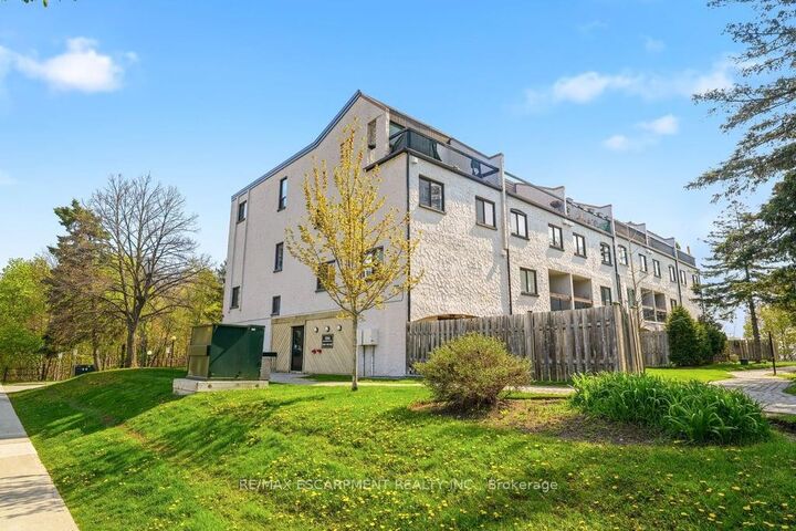 Property Photo: 1066 Falgarwood Drive 154 ON L6H 2P3
