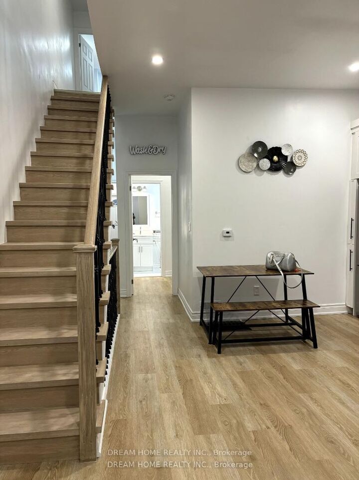 Property Photo:  337 Mutual Street 202  ON M4Y 1X6 