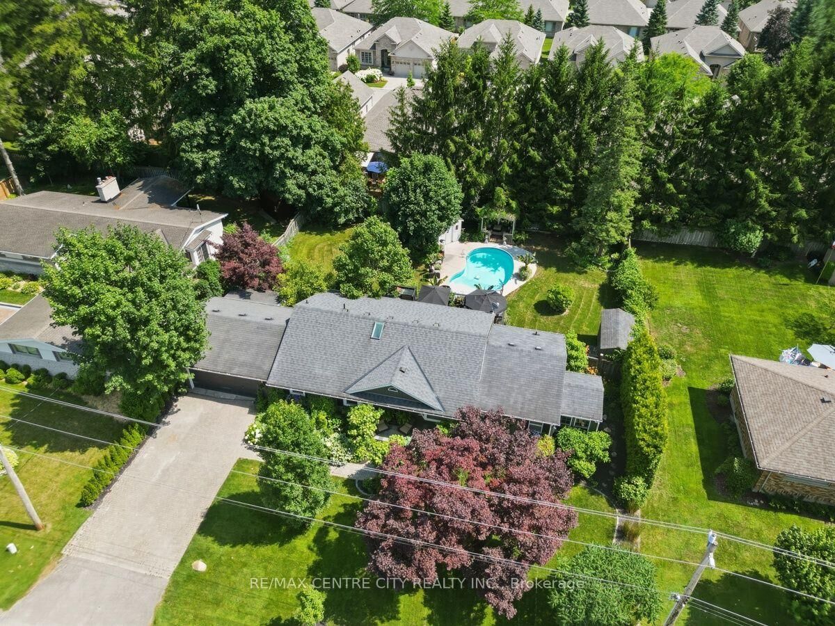 Property Photo:  7 Northcrest Drive  ON N5X 3V7 