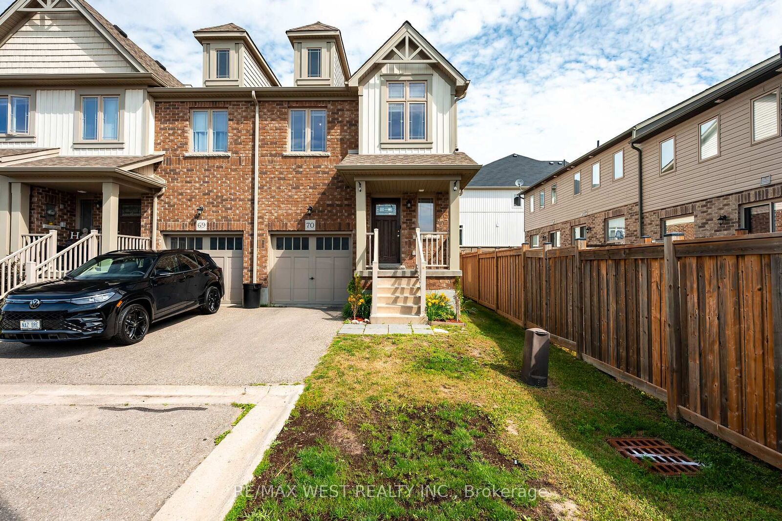Property Photo:  124 Parkinson Crescent 70  ON L9W 6X3 
