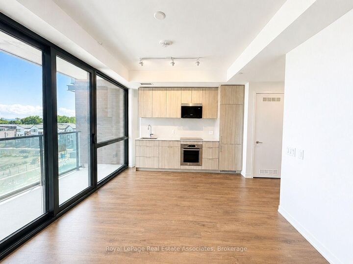 Property Photo:  251 Masonry Way 401  ON L5H 0B3 
