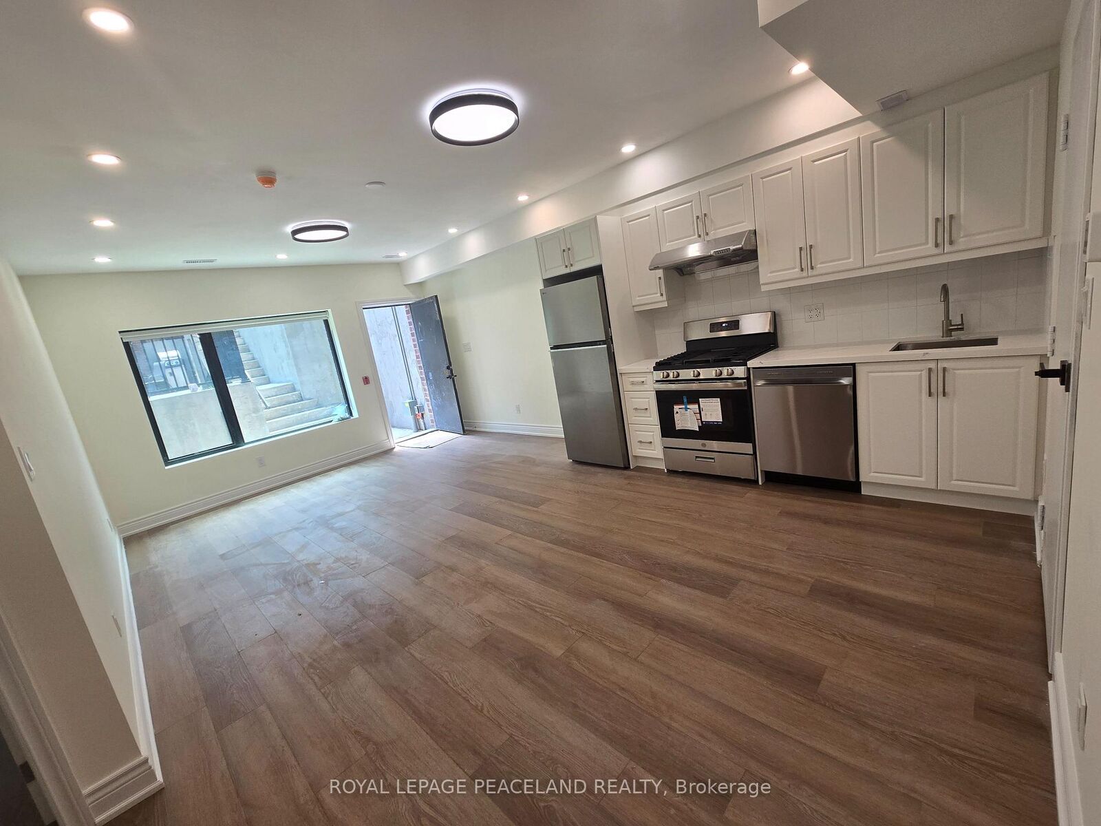 Property Photo:  556 Spadina Crescent Laneway Hse Lwr  ON M5S 2J9 