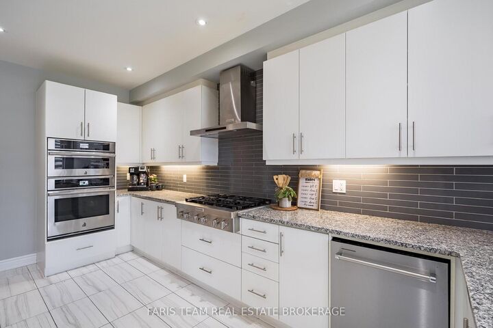 Property Photo: 236 Eighth Avenue ON L9R 0R1