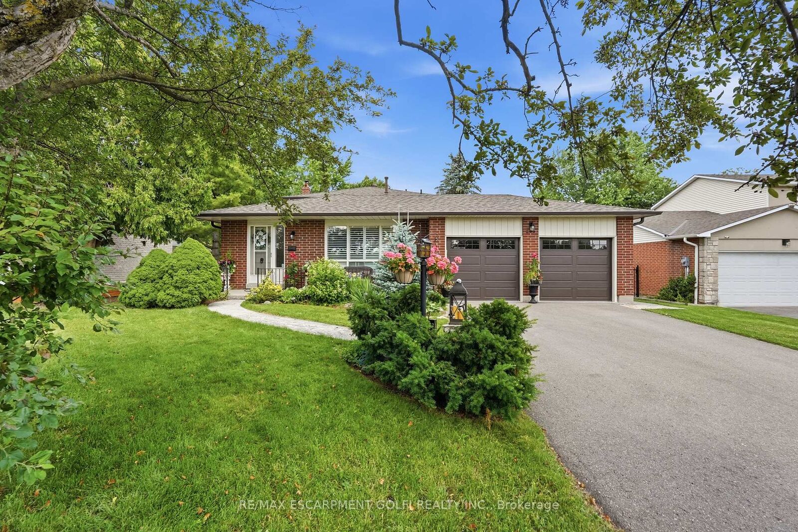 Property Photo: 283 Parkway Drive ON L9T 1A7