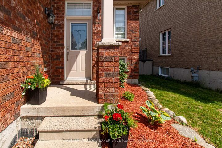 Property Photo: 57 Parisian Crescent ON L4N 0Y9