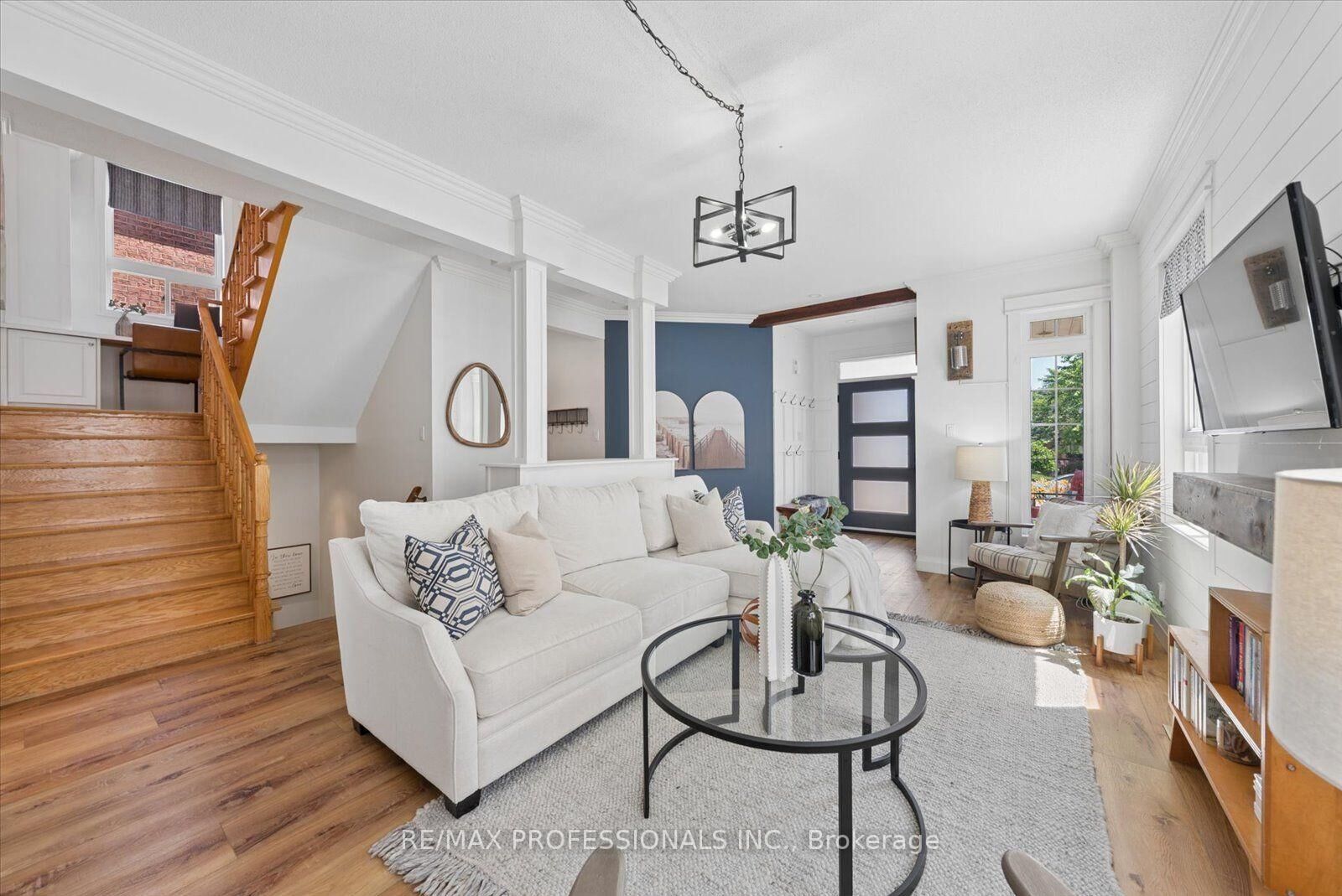 Property Photo:  62 Blackfriar Avenue  ON L1M 2C1 