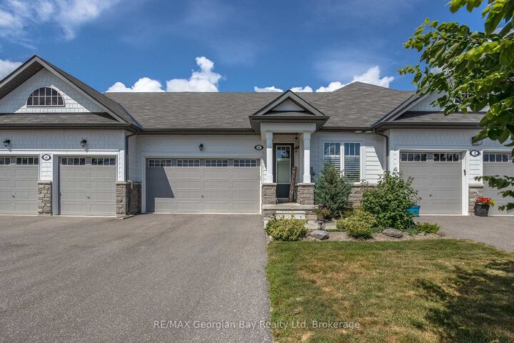 Property Photo:  4 Chatten Court  ON L4R 0G4 