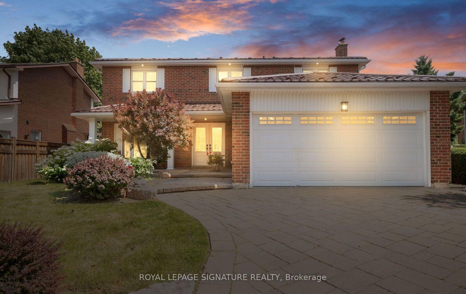 Property Photo: 1892 Beechknoll Avenue ON L4W 2G3