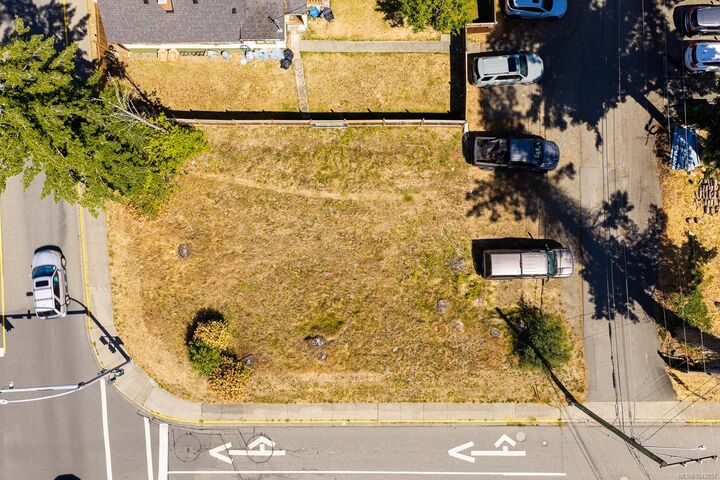 Property Photo: 901 Dogwood St BC V9W 2X6