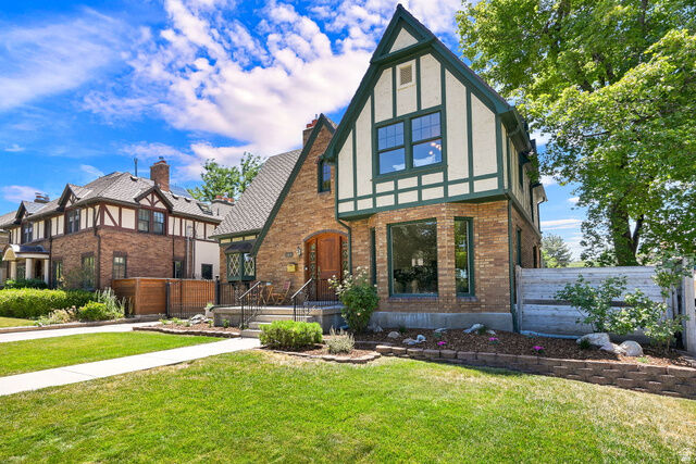 Property Photo:  1814 E Yale Ave S  UT 84108 