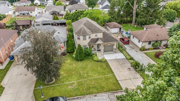 Property Photo: 34 Queensway Drive ON N7M 4G4