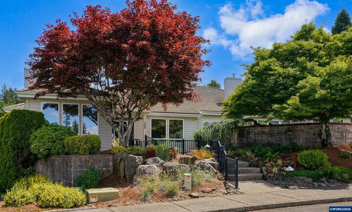 Property Photo: 1950 Spicetree Ln SE OR 97306
