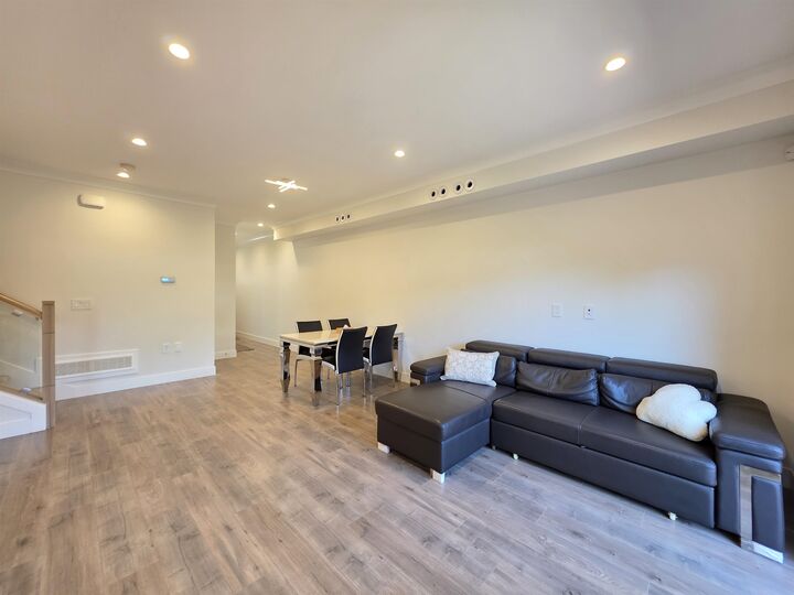 Property Photo: 9680 Williams Road 17 BC V7A 0B3