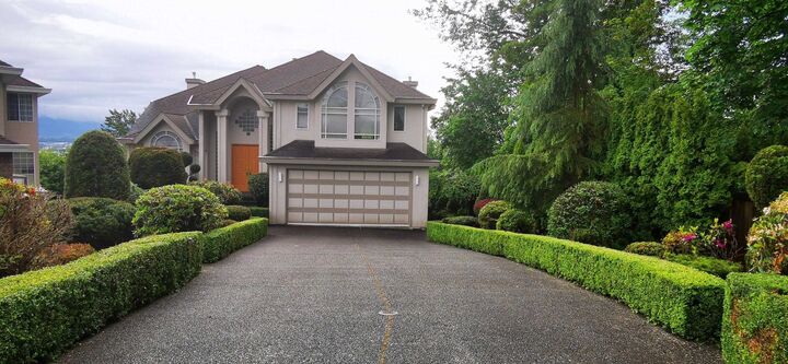 2777 Nadina Drive — photo 1