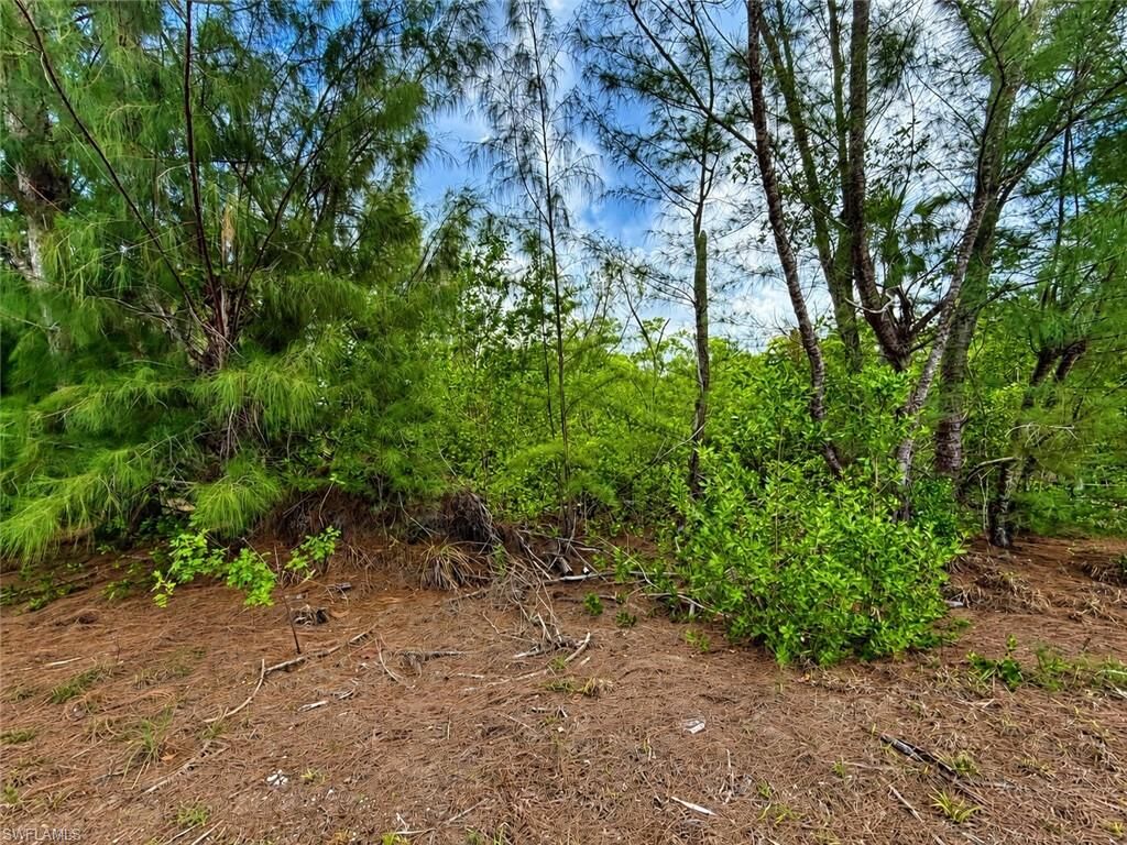 Property Photo:  12370 Sherwood Rd  FL 33922 