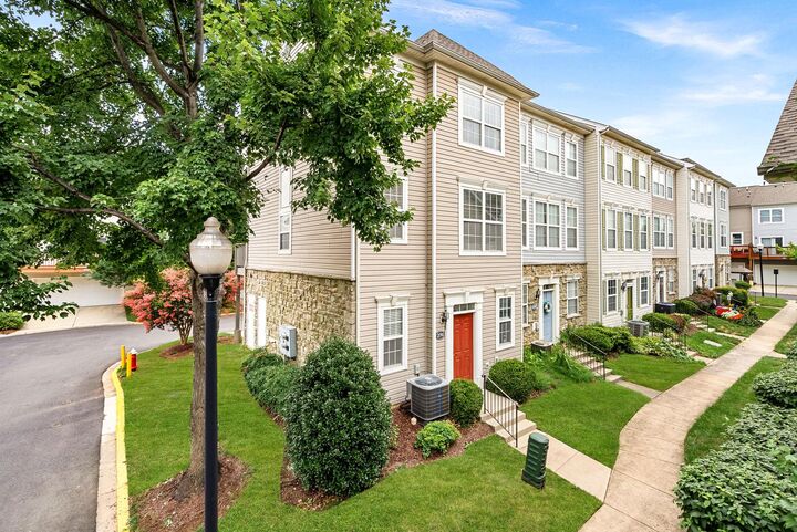Property Photo: 21785 Dragons Green Square VA 20147