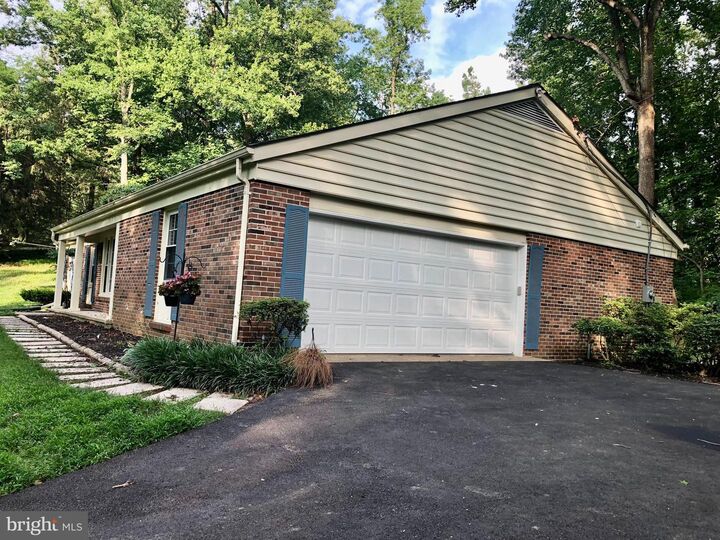 Property Photo: 6250 Sleepy Hollow Road MD 20646