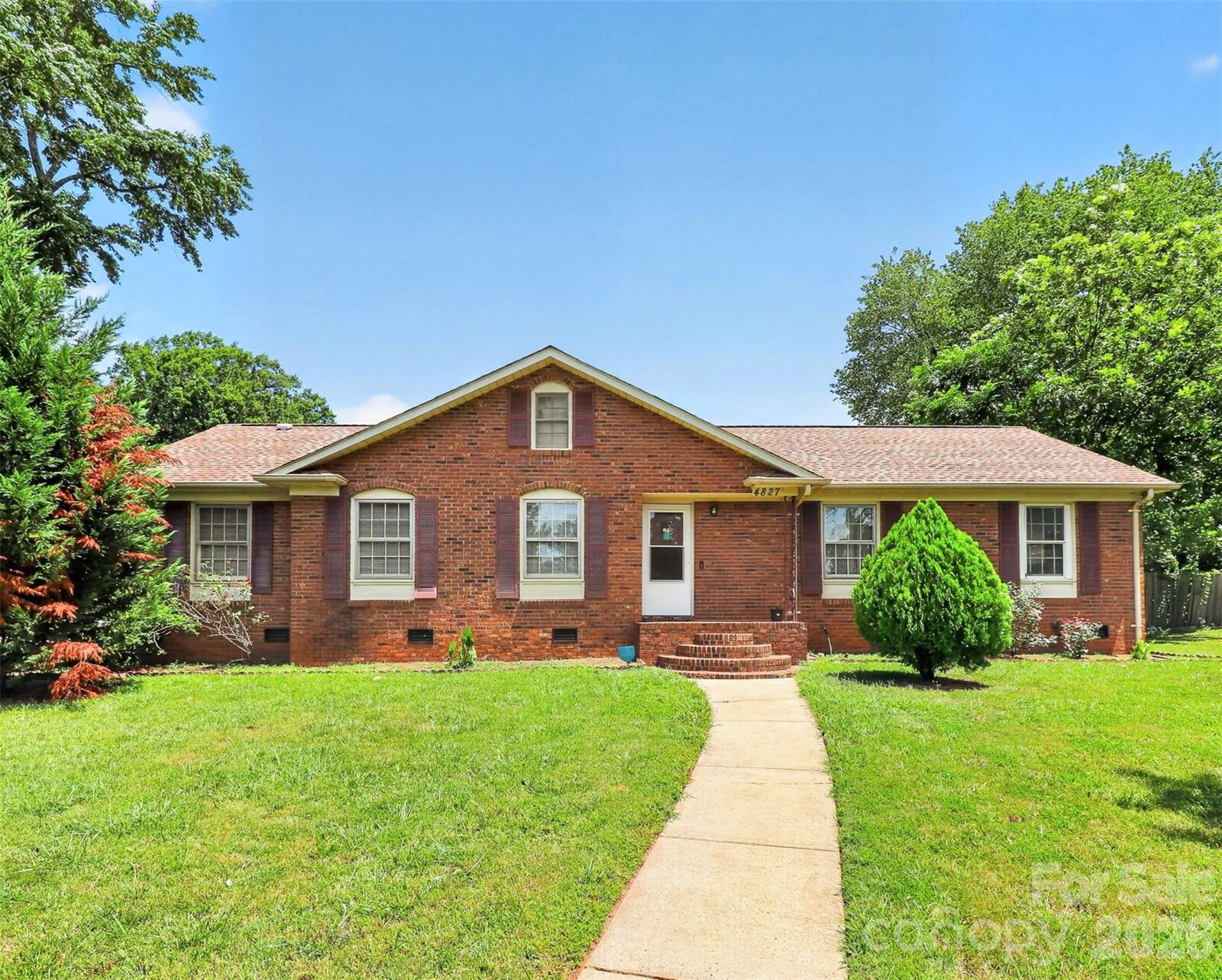 Property Photo: 4827 Easthaven Drive NC 28212