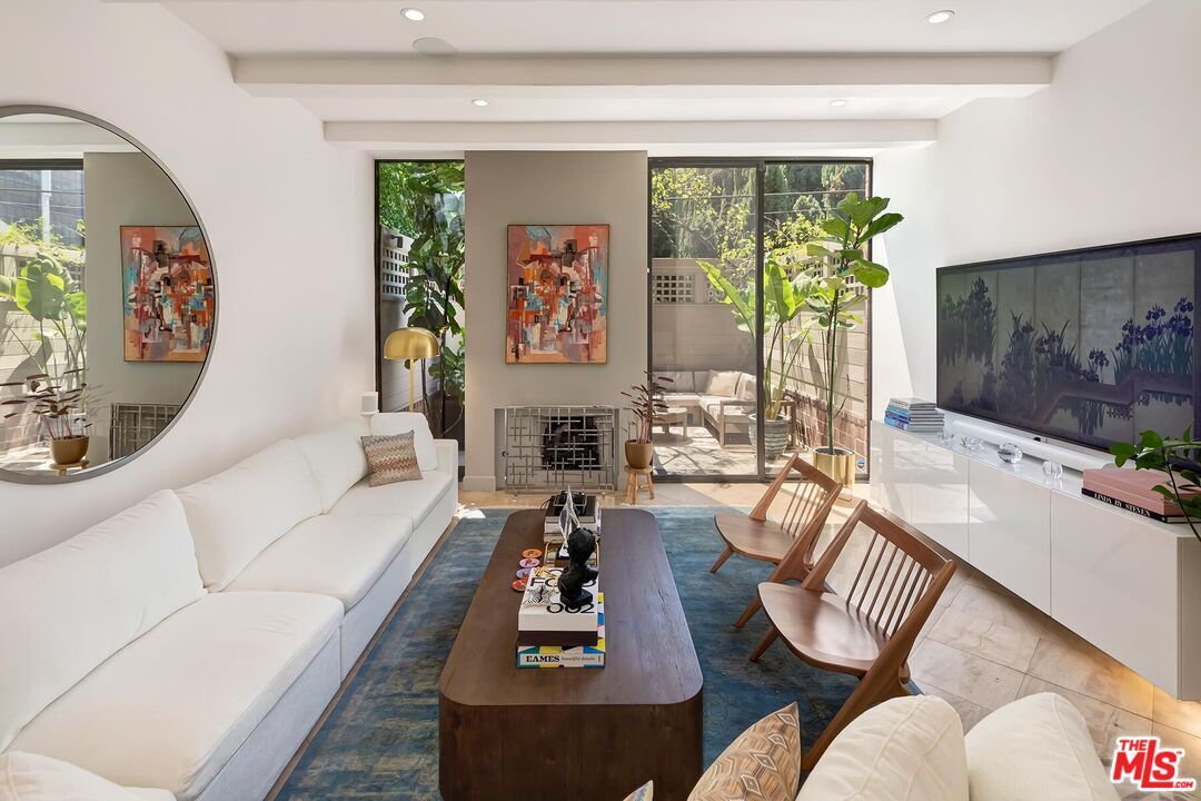 Property Photo:  1033 Carol Dr  CA 90069 