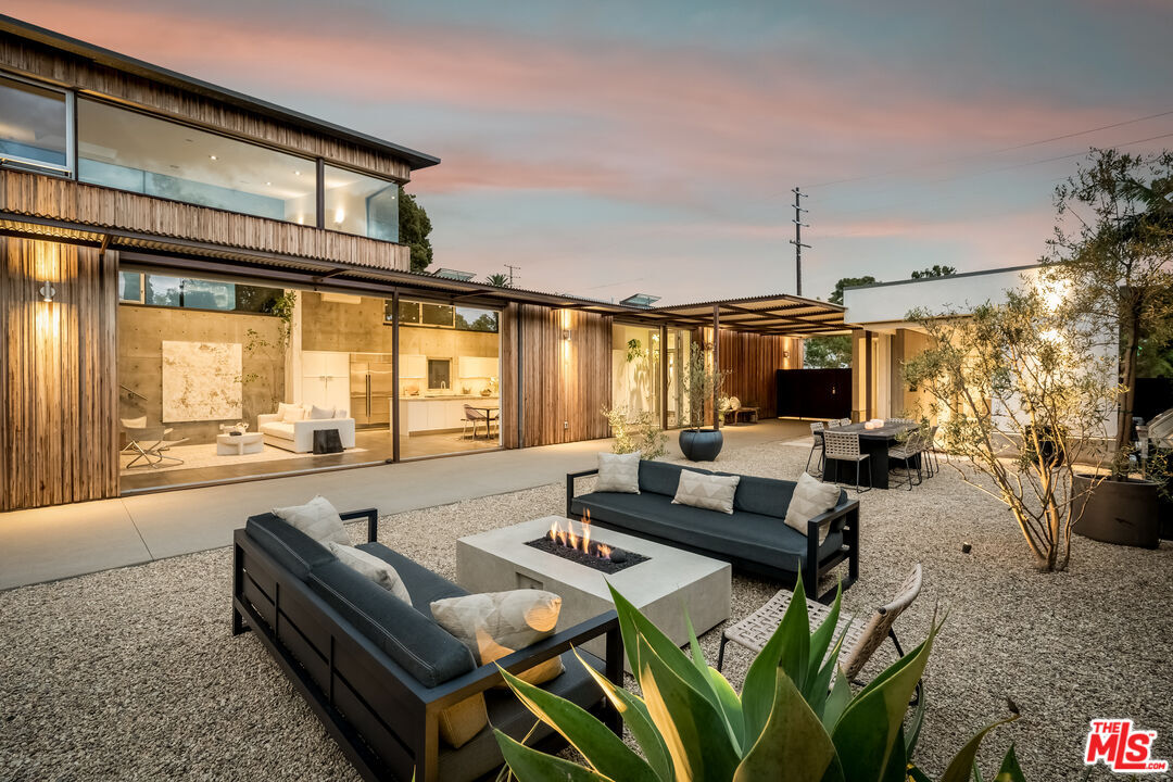 Property Photo: 1347 Palms Blvd CA 90291