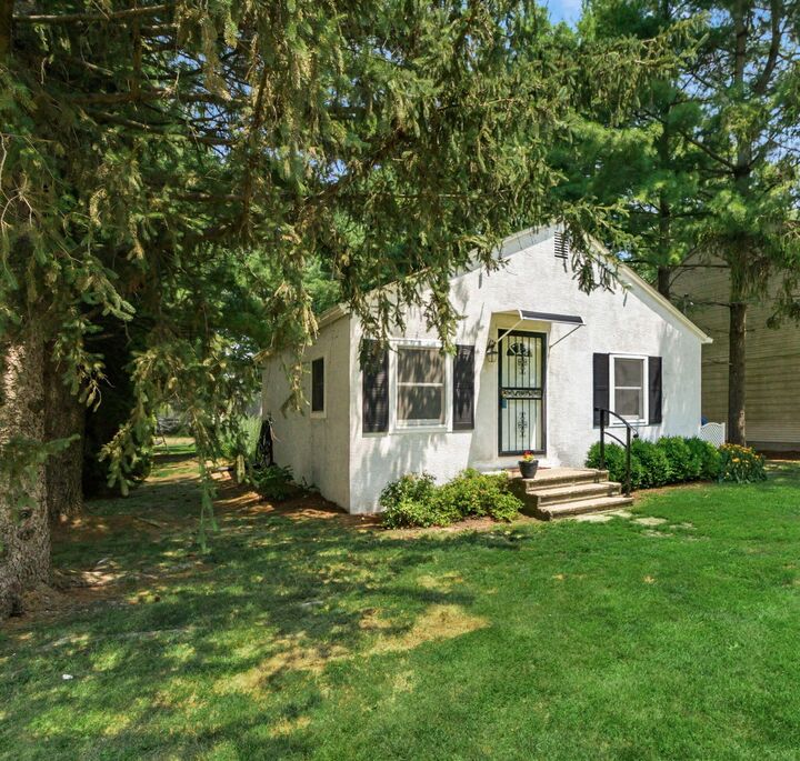 Property Photo: 6028 Radekin Road OH 43232