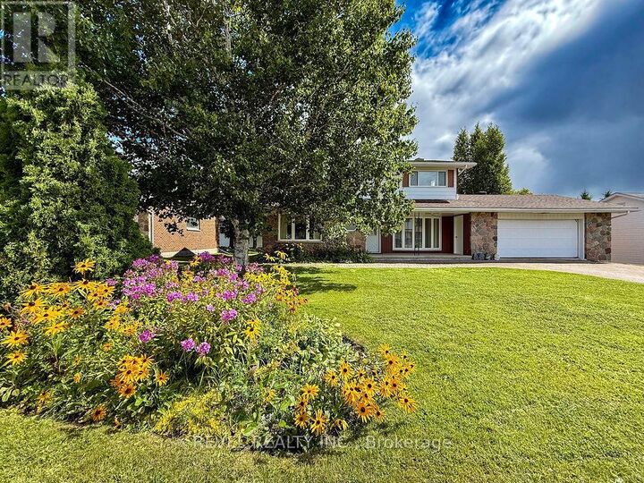 Property Photo:  624 Cedar Street North  ON P4N 6K4 