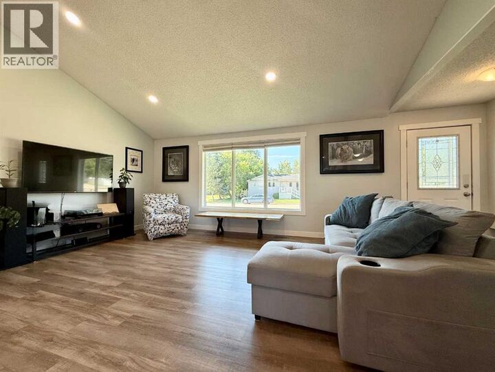 Property Photo: 5008 4 Avenue AB T0B 0V0