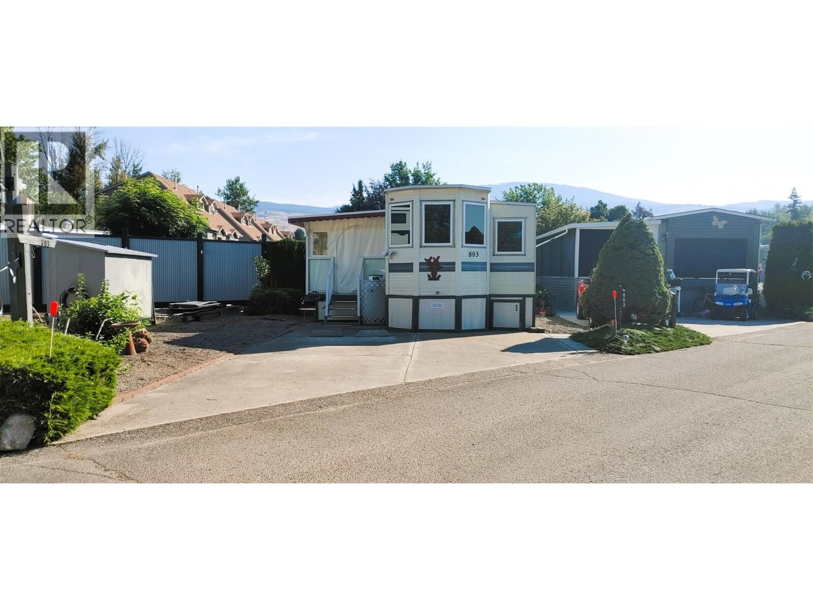 Property Photo:  415 Commonwealth Road 803  BC V4V 1P4 