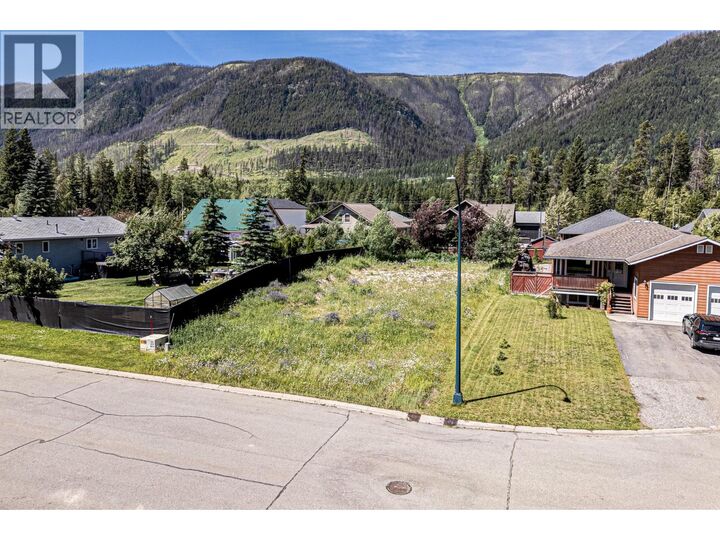 Property Photo:  1344 Woodland Place  BC V0B 2G2 