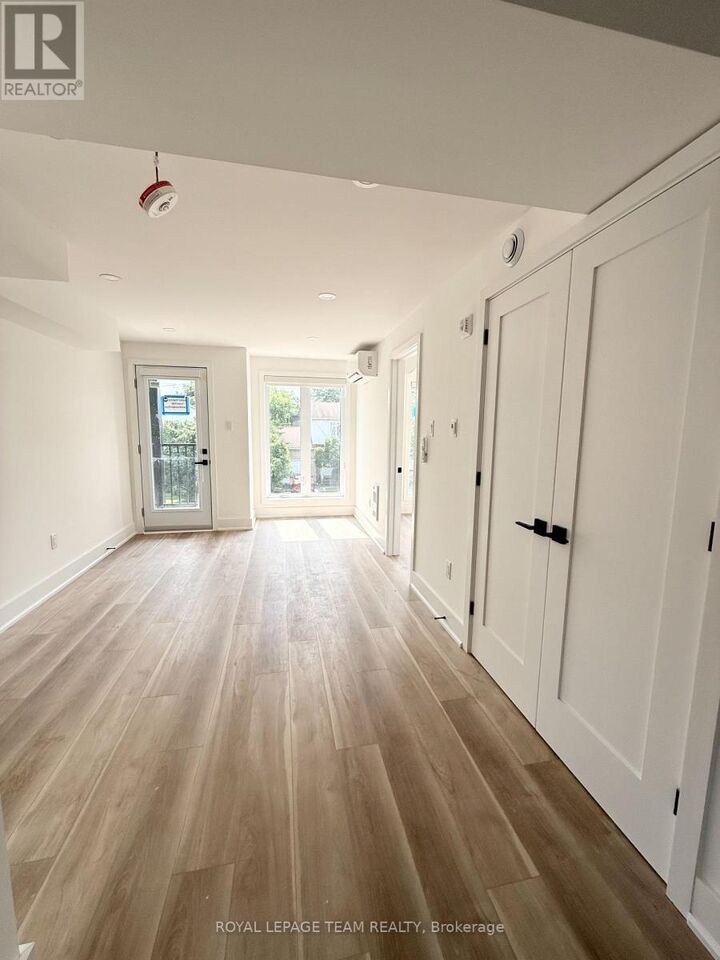 Property Photo:  549 Melbourne Avenue 5  ON K2A 1W7 